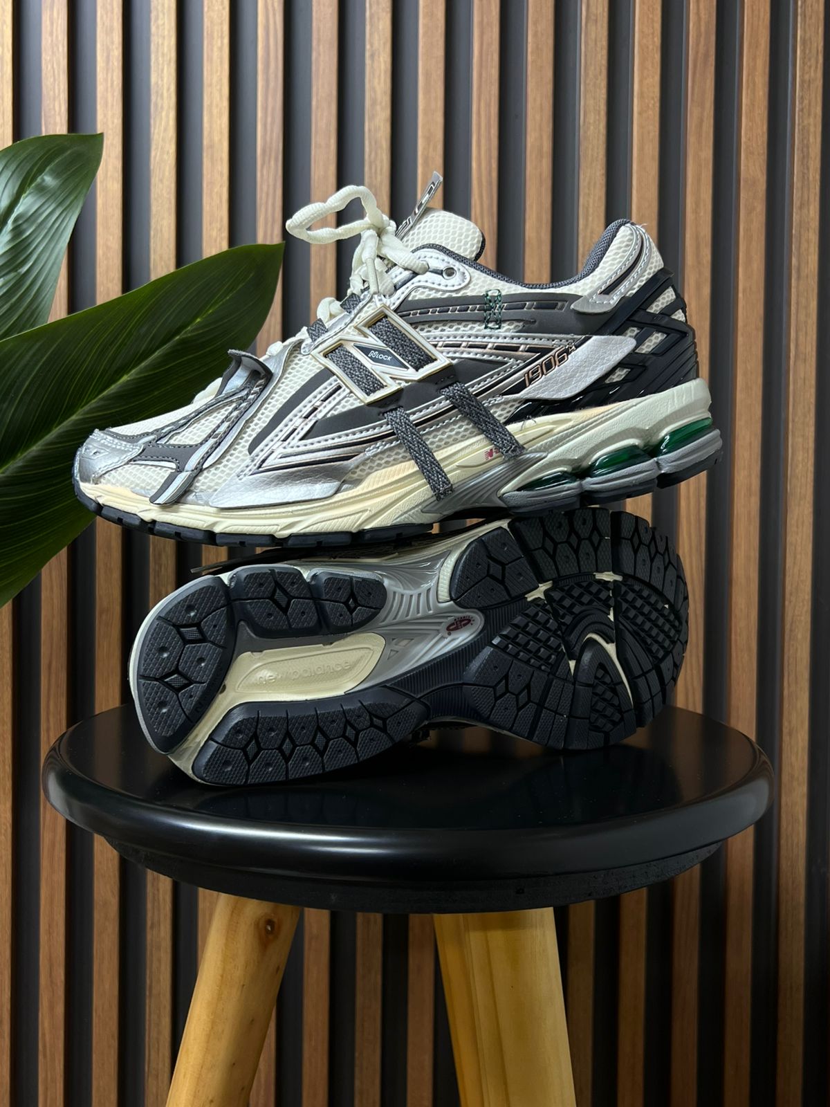 NEW BALANCE 1906A