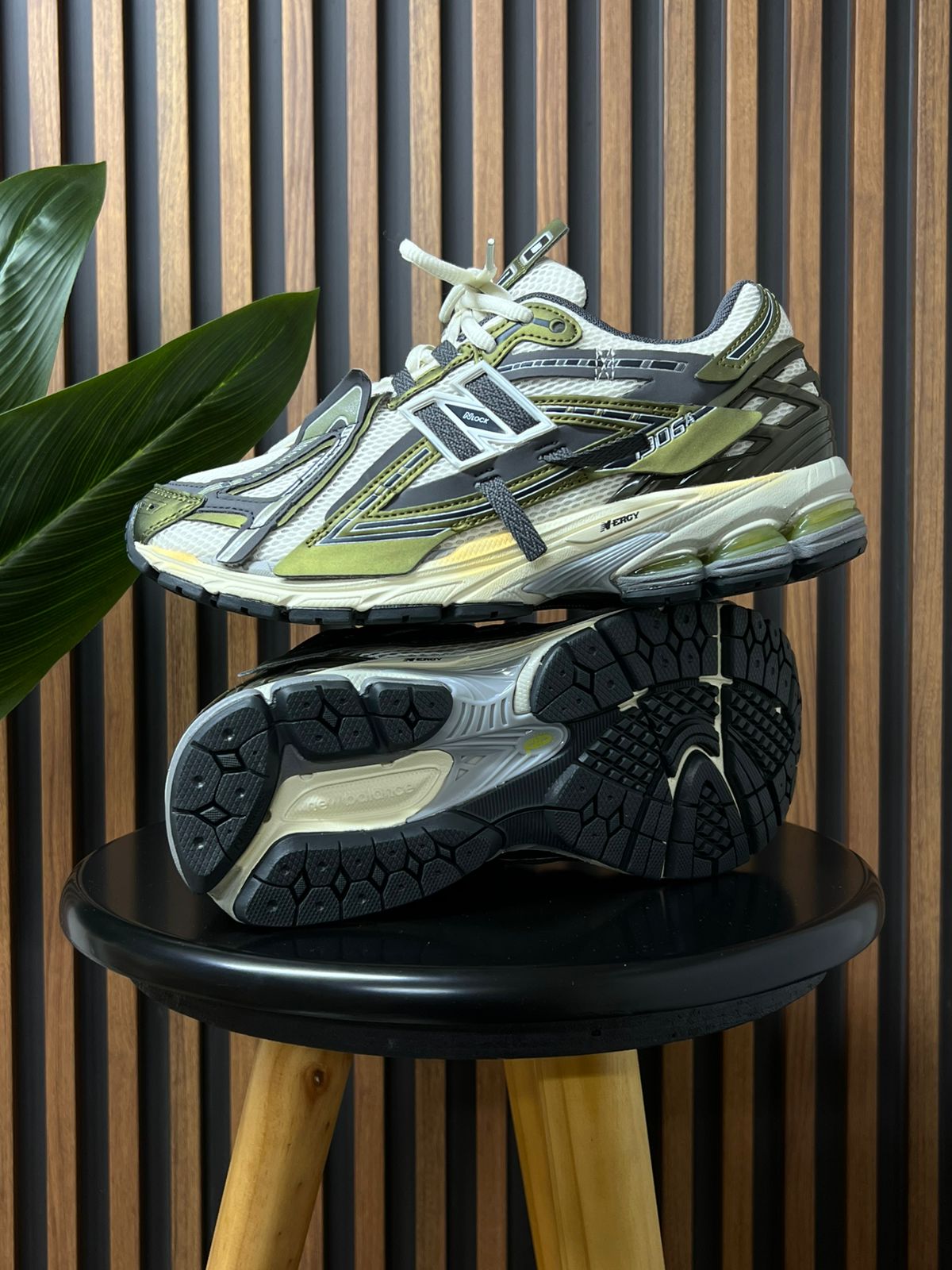 NEW BALANCE 1906A