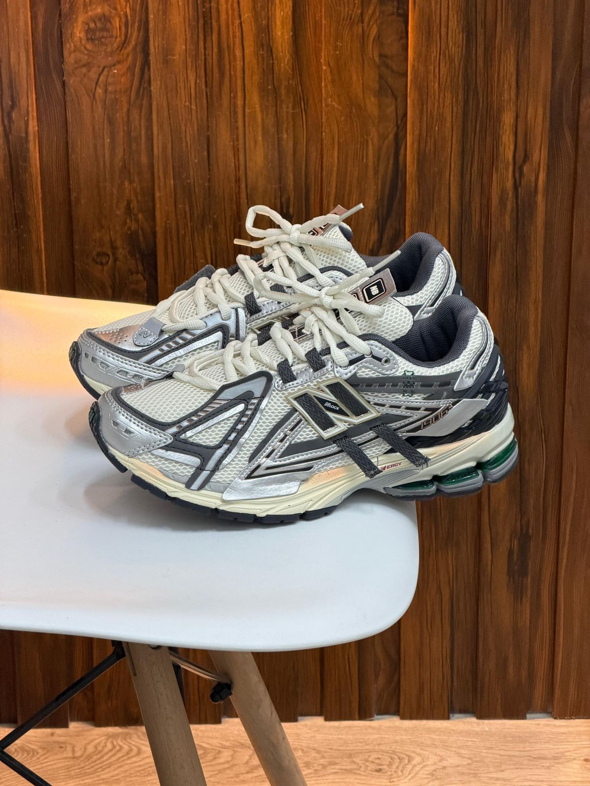 NEW BALANCE 1906A