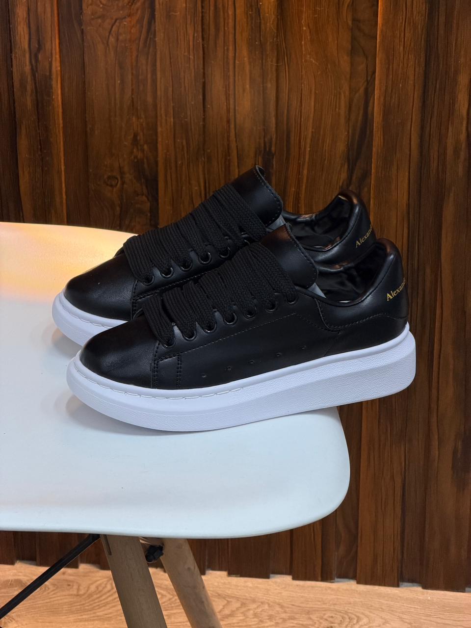 ALEXANDER MCQUEEN OVERSIZED BLACK