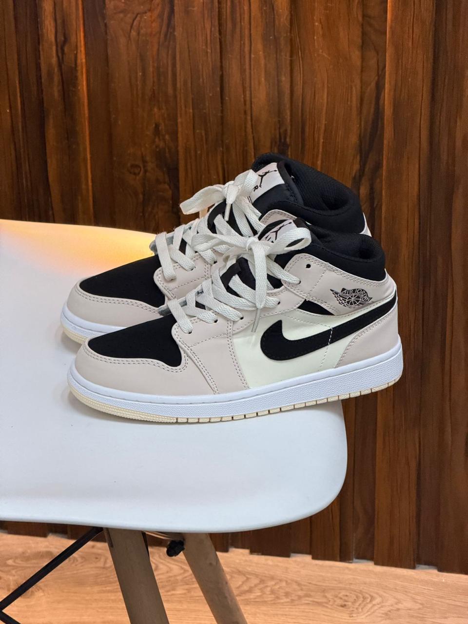 NIKE AIR JORDAN MID SE