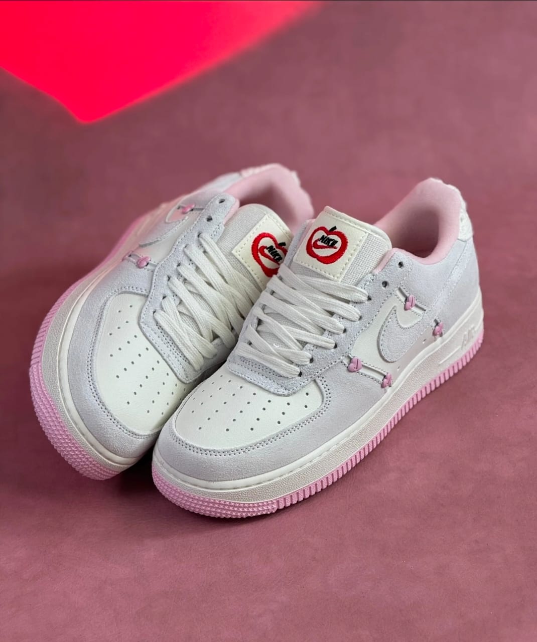 NIKE AIR FORCE 1 LOW