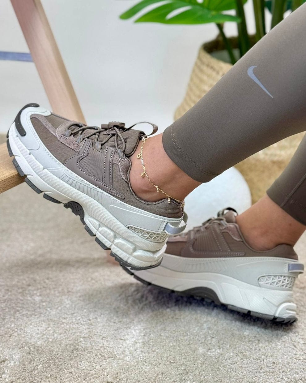 NIKE ZOOM VOMERO ROAM