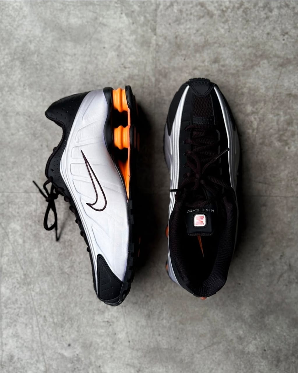 NIKE SHOX R4