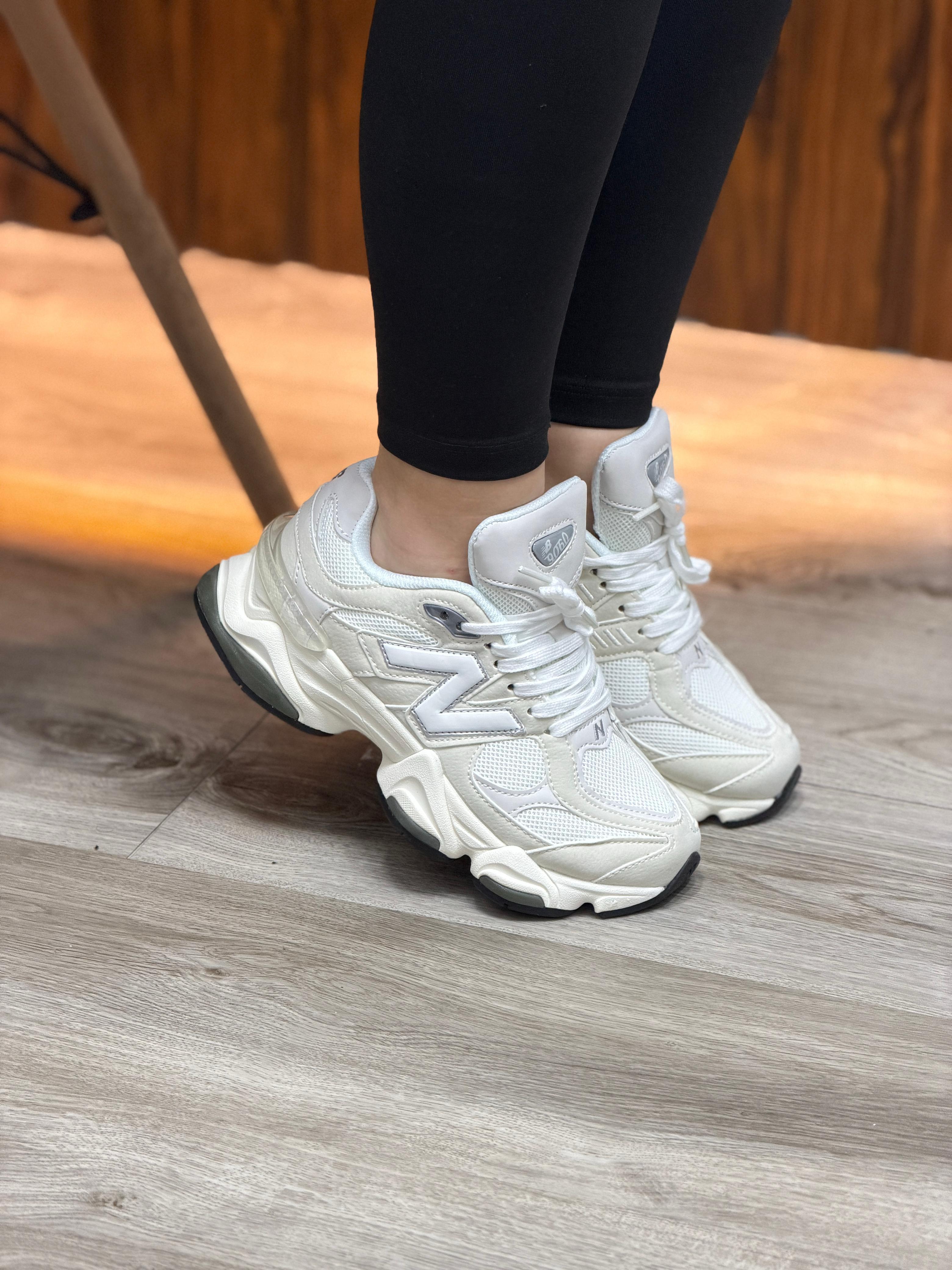 NEW BALANCE 9060